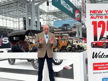 Salón dCentímetros el Automóvil de Nueva York Salón dCentímetros el Automóvil de Nueva York