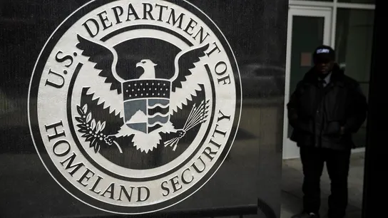 Trump pagará una ayuda de 1.000 dólares a los migrantes indocumentados que se autodeporten Trump pagará una ayuda de 1.000 dólares a los migrantes indocumentados que se autodeporten