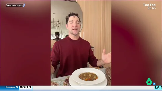 Alfonso Arús, del viral de Bisbal cantándole a la comida: "Antes bendecíamos la mesa y ahora cantamos a las lentejas" Alfonso Arús, del viral de Bisbal cantándole a la comida: "Antes bendecíamos la mesa y ahora cantamos a las lentejas"