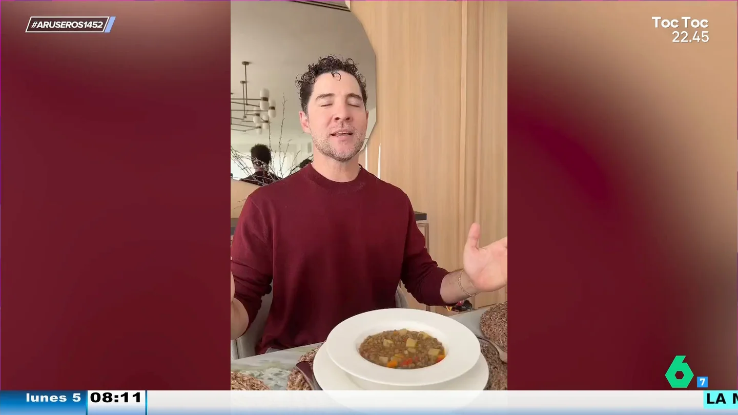Alfonso Arús, del viral de Bisbal cantándole a la comida: "Antes bendecíamos la mesa y ahora cantamos a las lentejas" Alfonso Arús, del viral de Bisbal cantándole a la comida: "Antes bendecíamos la mesa y ahora cantamos a las lentejas"
