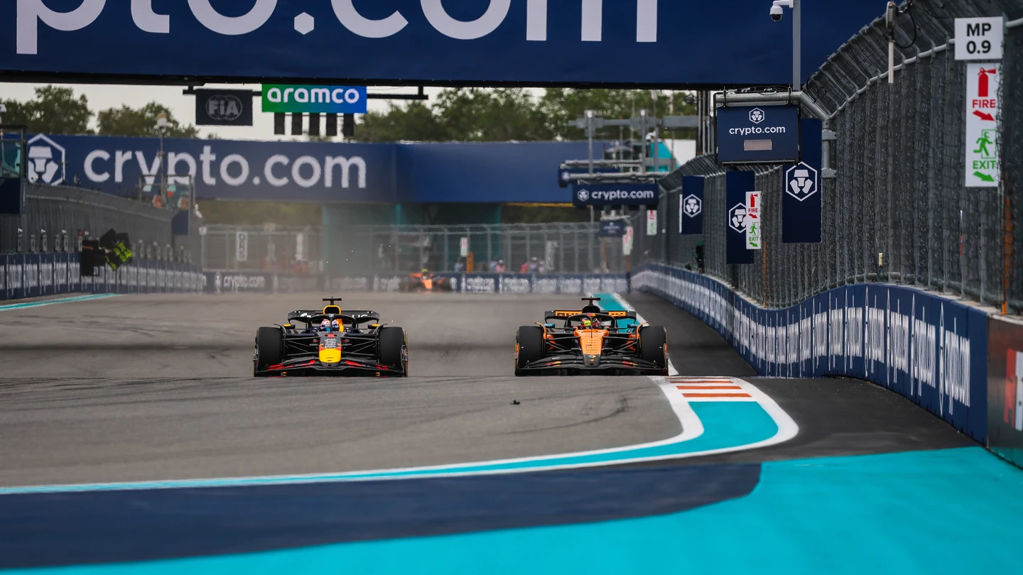 Max Verstappen y Oscar Piastri Max Verstappen y Oscar Piastri