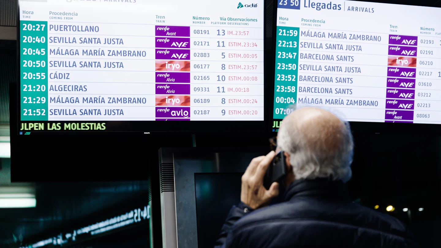 Paneles informativos de las llegadas de trenes en la estación de Atocha (Madrid) el domingo 4 de mayo Paneles informativos de las llegadas de trenes en la estación de Atocha (Madrid) el domingo 4 de mayo
