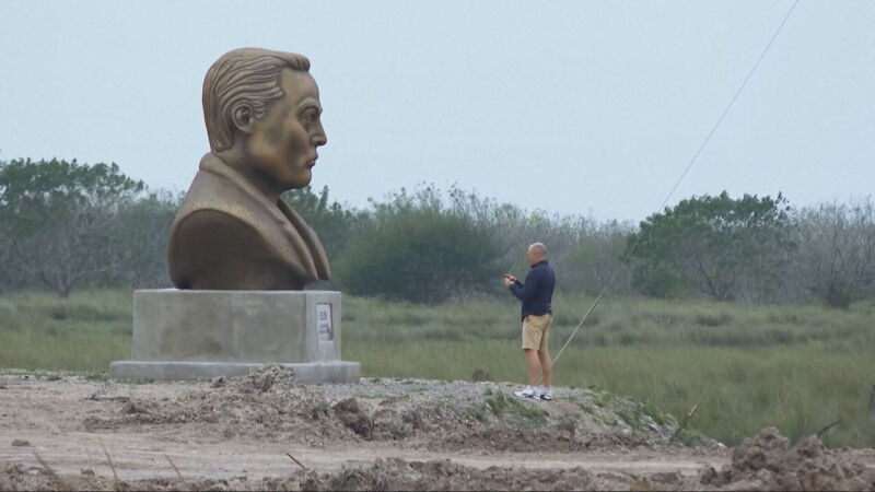 Estatua de Musk en su futura ciudad