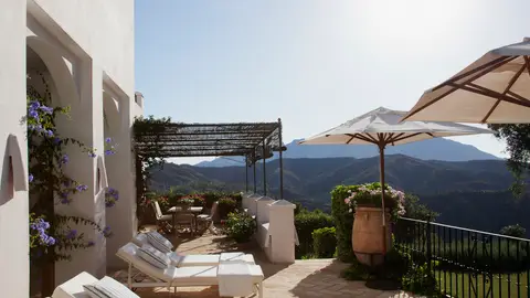 Terraza de un hotel en mitad de la naturaleza Terraza de un hotel en mitad de la naturaleza
