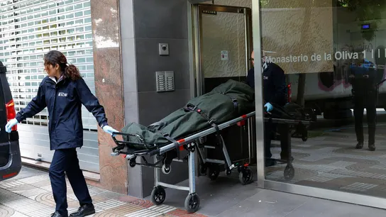 Hallan el cadáver de un hombre en un charco de sangre en el rellano de un edificio de Pamplona Hallan el cadáver de un hombre en un charco de sangre en el rellano de un edificio de Pamplona