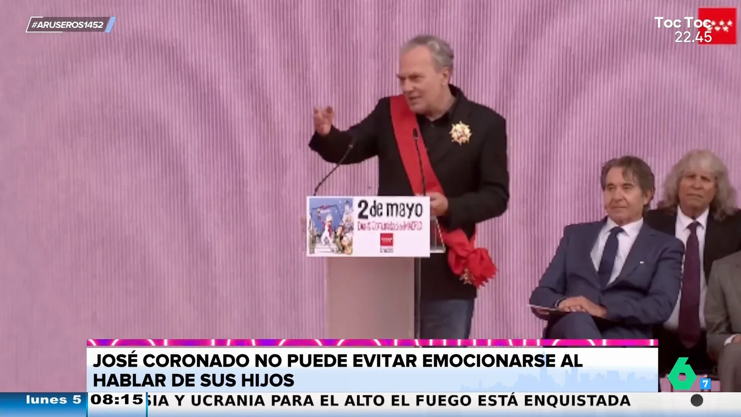 José Coronado se emociona al ver a sus hijos en el público tras recibir la Gran Cruz de la Orden: "Me hacen llorar" José Coronado se emociona al ver a sus hijos en el público tras recibir la Gran Cruz de la Orden: "Me hacen llorar"
