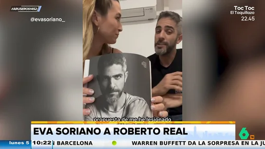 El irónico repaso de Eva Soriano a Roberto Leal tras ver su reportaje en 'Men's Health': "Menos mal que no tienes Tinder" El irónico repaso de Eva Soriano a Roberto Leal tras ver su reportaje en 'Men's Health': "Menos mal que no tienes Tinder"