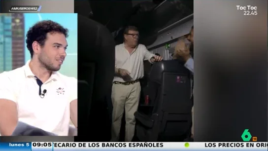 "¿Qué prefieres, un Moranco o seis horas de chistes del Comandante Lara?": el juego de Aruser@s tras el viral de César Cadaval atrapado en el AVE "¿Qué prefieres, un Moranco o seis horas de chistes del Comandante Lara?": el juego de Aruser@s tras el viral de César Cadaval atrapado en el AVE