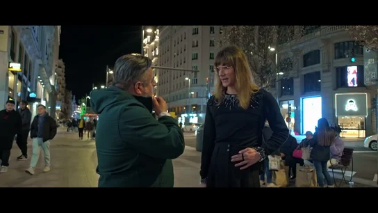 Así reacciona un artista cuando Jalis de la Serna le para en Gran Vía: "Quiere decir que lo que hago lo vendo a través de mi look" Así reacciona un artista cuando Jalis de la Serna le para en Gran Vía: "Quiere decir que lo que hago lo vendo a través de mi look"