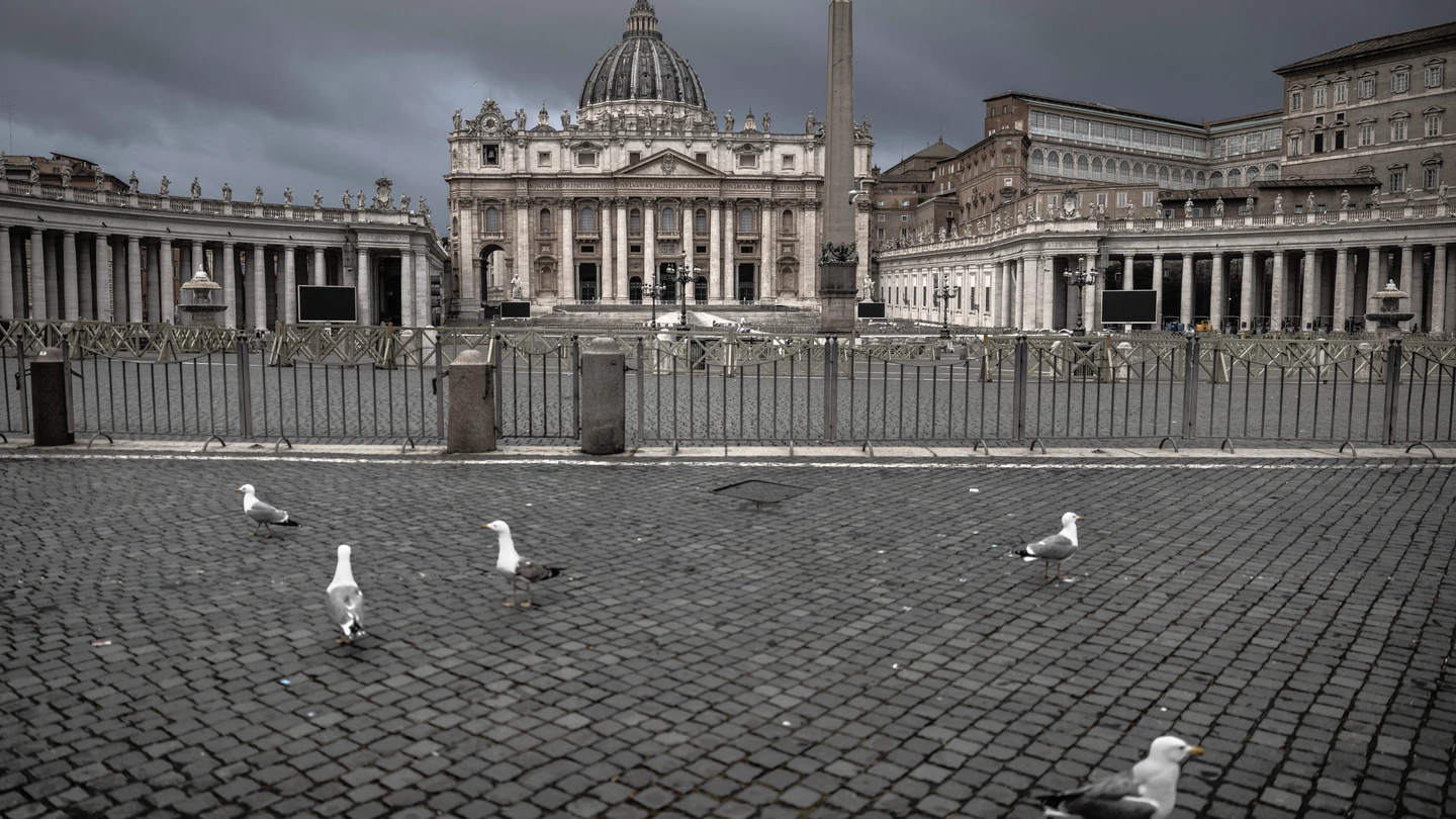 La plaza de San Pedro del Vaticano, dos días antes de la celebración del cónclave para elegir al sucesor del papa Francisco La plaza de San Pedro del Vaticano, dos días antes de la celebración del cónclave para elegir al sucesor del papa Francisco
