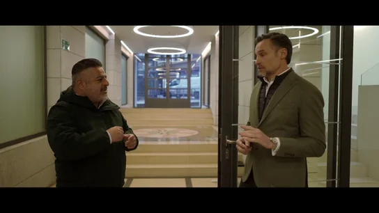 "Nos hemos encontrado aquí con prostitutas": la lucha de los vecinos de Gran Vía 68 por recuperar su edificio de las manos de los turistas "Nos hemos encontrado aquí con prostitutas": la lucha de los vecinos de Gran Vía 68 por recuperar su edificio de las manos de los turistas