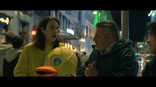 La reacción de Jalis de la Serna al ver a un joven vestido de pato: "Esto solo pasa en Gran Vía" La reacción de Jalis de la Serna al ver a un joven vestido de pato: "Esto solo pasa en Gran Vía"