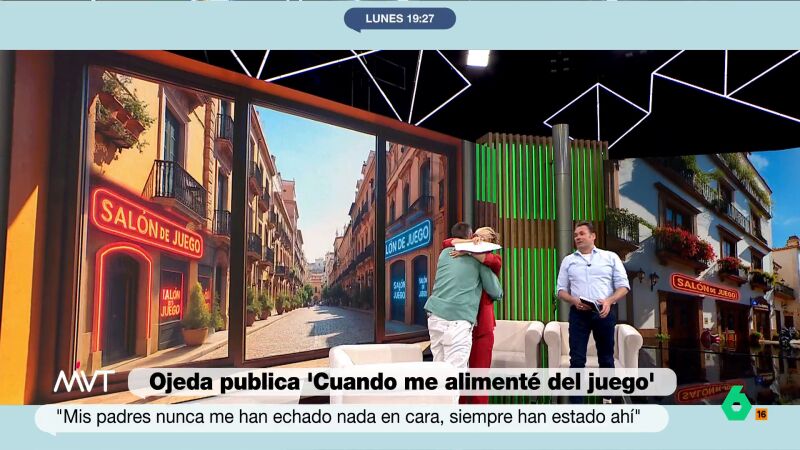 El sentido abrazo de Cristina Pardo e Iñaki López a Pablo Ojeda tras confesar en directo su adicción al juego
