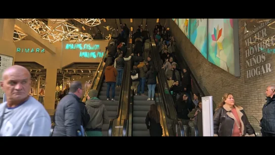 3 millones de euros al mes por el alquiler de este local de la Gran Vía de Madrid: "Parece la escalera del metro" 3 millones de euros al mes por el alquiler de este local de la Gran Vía de Madrid: "Parece la escalera del metro"