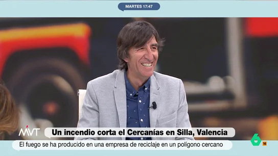 Benjamín Prado desata las risas en plató tras llegar tarde: "Y eso que no era lunes" El escritor no estaba en la mesa de debate al inicio del programa. Iñaki López no ha dudado en señalar esta ausencia y ha explicado que quizá Benjamín estaba disfrutando de un atasco.