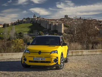 El R5 arrebata la corona a Tesla y se convierte en el eléctrico más vendido en abril en España El R5 arrebata la corona a Tesla y se convierte en el eléctrico más vendido en abril en España