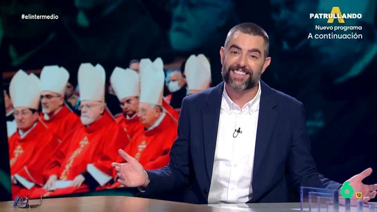 Dani Mateo, sobre los cardenales que arrasaron con el minibar Dani Mateo ironiza en este vídeo sobre los cardenales que arrasaron con el minibar del hotel un día antes de iniciarse el cónclave. Al parecer, uno de ellos invitó a varios a su habitación y pensaba que era gratis.