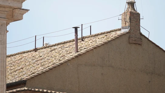 La chimenea de la Capilla Sixtina por donde tiene que salir la fumata. La chimenea de la Capilla Sixtina por donde tiene que salir la fumata.