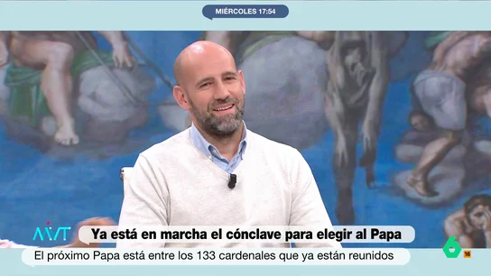Gonzalo Miró, sobre el look "a lo Coyote Dax" de Iñaki López: "Solo te falta el sombrero de cowboy" El presentador de Más Vale Tarde ha afirmado que el colaborador se ha puesto "un polito muy seminarista". Miró devuelve el 'dardo' a López diciéndole que el look que él ha escogido "no tiene nada que ver con el cónclave".
