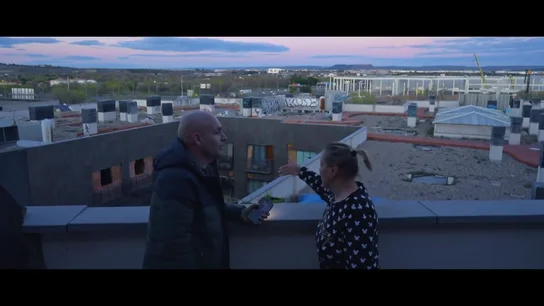 Una mujer que compró una vivienda en el 'hotel okupa' de San Blas: "Pagué 2 años al propietario hasta que nos quitaron la luz" Una mujer que compró una vivienda en el 'hotel okupa' de San Blas: "Pagué 2 años al propietario hasta que nos quitaron la luz"