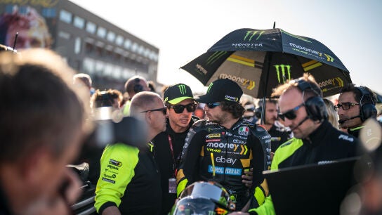 Valentino Rossi y Marco Bezzecchi