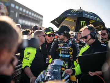Valentino Rossi y Marco Bezzecchi