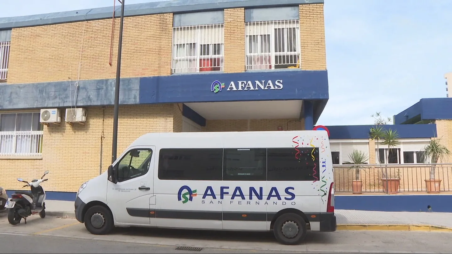 Olvidado durante cinco horas: un niño con discapacidad quedó encerrado solo en su autobús escolar Olvidado durante cinco horas: un niño con discapacidad quedó encerrado solo en su autobús escolar
