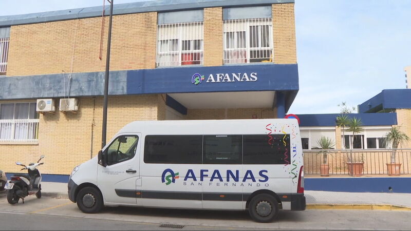 Olvidado durante cinco horas: un niño con discapacidad quedó encerrado solo en su autobús escolar