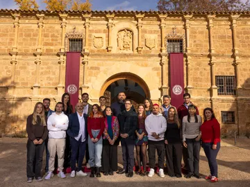 Concursantes de Traitors España en el Monasterio de Piedra Concursantes de Traitors España en el Monasterio de Piedra
