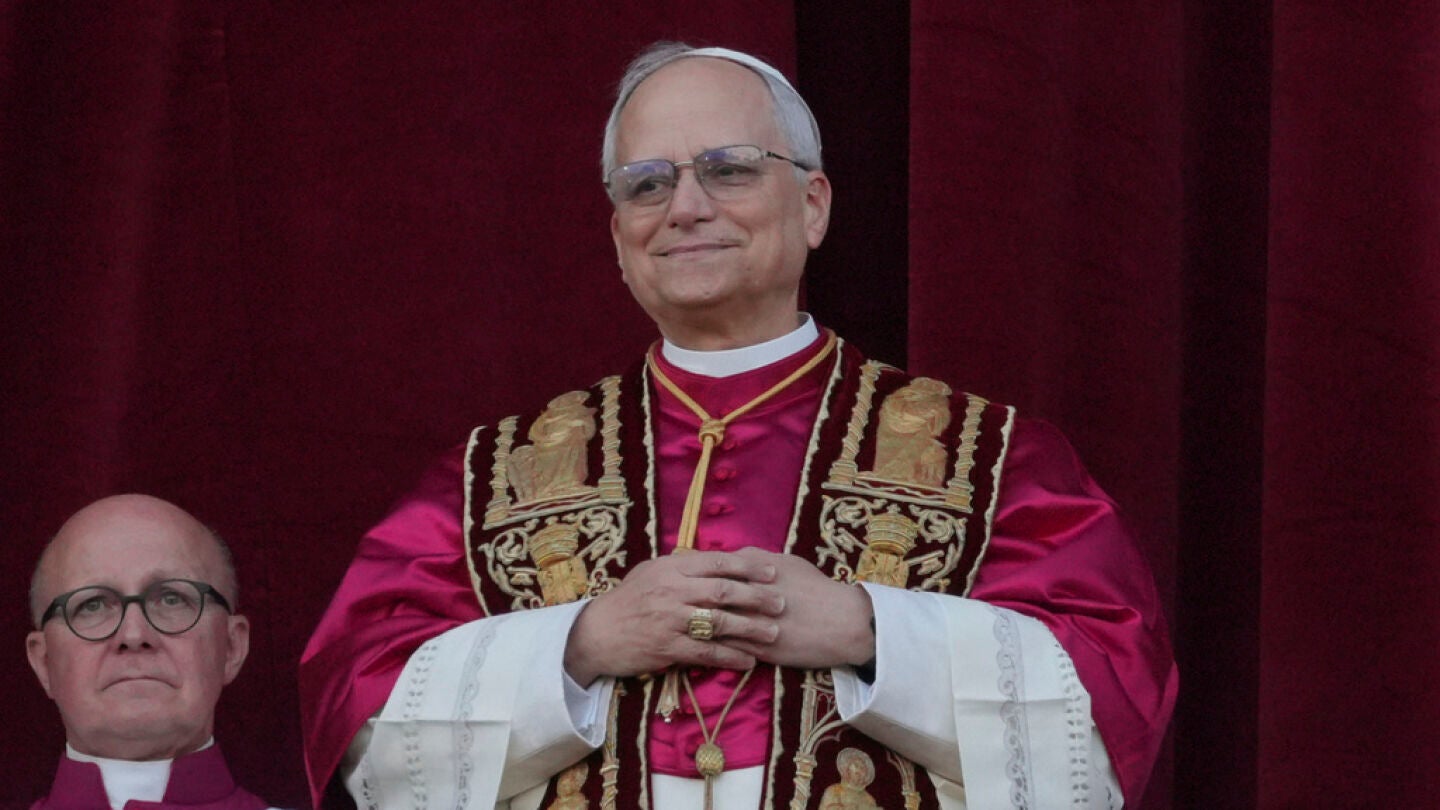&iexcl;Habemus papam! El cardenal Robert Prevost se convierte en el papa Le&oacute;n XIV.