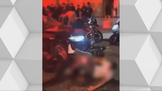Momento del atropello a tres personas en París Momento del atropello a tres personas en París