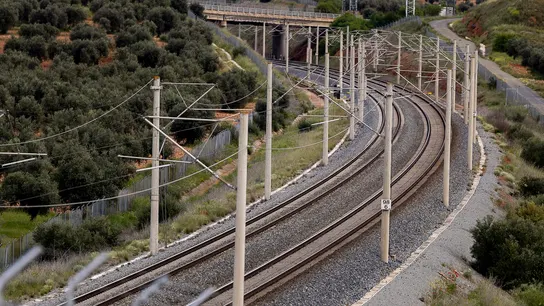 Vista de uno de los puntos que fue objeto del robo de cable este lunes cerca de la localidad de Los Yébenes, en Toledo Vista de uno de los puntos que fue objeto del robo de cable este lunes cerca de la localidad de Los Yébenes, en Toledo