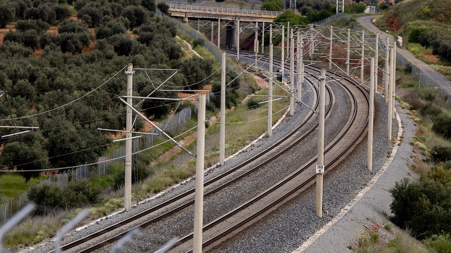 Vista de uno de los puntos que fue objeto del robo de cable este lunes cerca de la localidad de Los Yébenes, en Toledo Vista de uno de los puntos que fue objeto del robo de cable este lunes cerca de la localidad de Los Yébenes, en Toledo