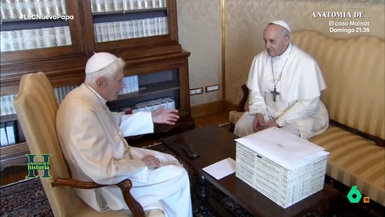 ¿Qué había en la 'caja de Pandora' que le dio Benedicto XVI al papa Francisco? Brocal desvela lo que le contó Bergoglio Javier Martínez-Brocal, corresponsal de laSexta en el Vaticano, desvela lo que le contó el papa Francisco sobre el contenido de la misteriosa caja blanca que le entregó Benedicto XVI, relacionado con el escándalo 'Vatileaks'.