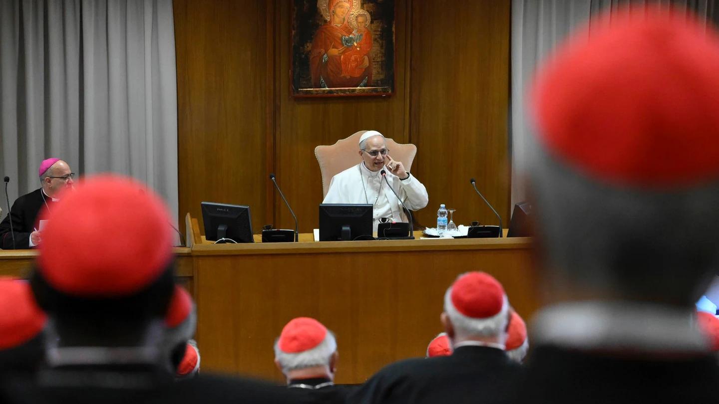 El papa Leon XIV se dirige a los cardenales. El papa Leon XIV se dirige a los cardenales.