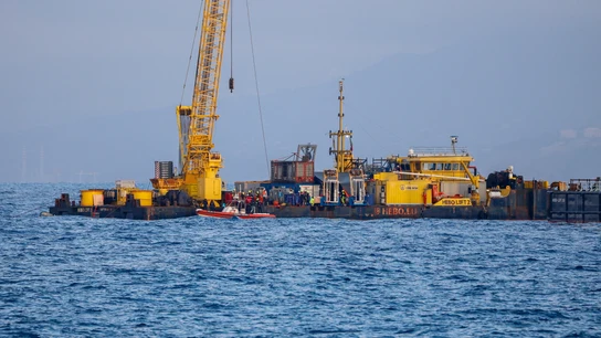 Imagen del equipo de rescate del yate del británico Mike Lynch Imagen del equipo de rescate del yate del británico Mike Lynch