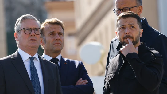 Emmanuel Macron, Keir Starmer y Friedrich Merz junto a Volodímir Zelenski en su visita a Kyiv. Emmanuel Macron, Keir Starmer y Friedrich Merz junto a Volodímir Zelenski en su visita a Kyiv.