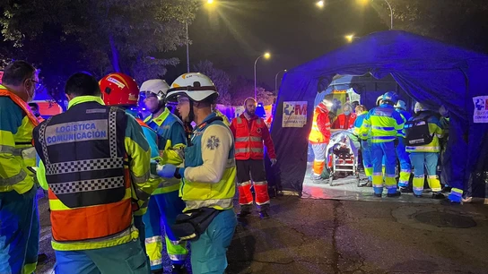Los servicios sanitarios trabajando tras el atropello múltiple que dejó cuatro muertos en una boda en Torrejón de Ardoz (Madrid) Los servicios sanitarios trabajando tras el atropello múltiple que dejó cuatro muertos en una boda en Torrejón de Ardoz (Madrid)