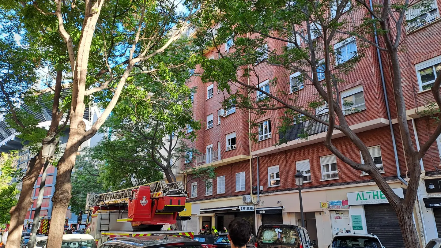El bloque de viviendas incendiado en la calle Artes Gráficas de Valencia El bloque de viviendas incendiado en la calle Artes Gráficas de Valencia