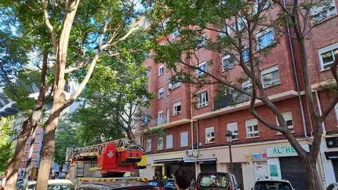 El bloque de viviendas incendiado en la calle Artes Gráficas de Valencia El bloque de viviendas incendiado en la calle Artes Gráficas de Valencia