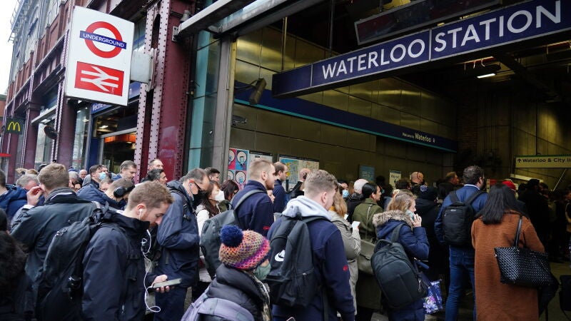 Aglomeración en una estación del metro de Londres