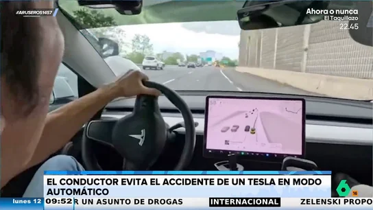 El angustioso vídeo del conductor que evita in extremis un accidente con un Tesla en modo automático: "Pega volantazo para salvarse" El angustioso vídeo del conductor que evita in extremis un accidente con un Tesla en modo automático: "Pega volantazo para salvarse"