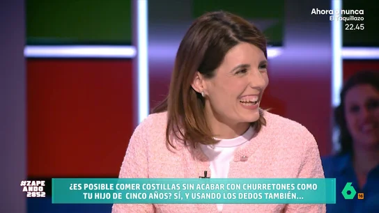María José Gómez y Verdú cuál es el protocolo para comer costillas en público: "Existen dos formas diferentes" La experta indica que se puede comer las costillas con los dedos pero, solo en una situación informal como, por ejemplo, una barbacoa en la que se come de pie.
