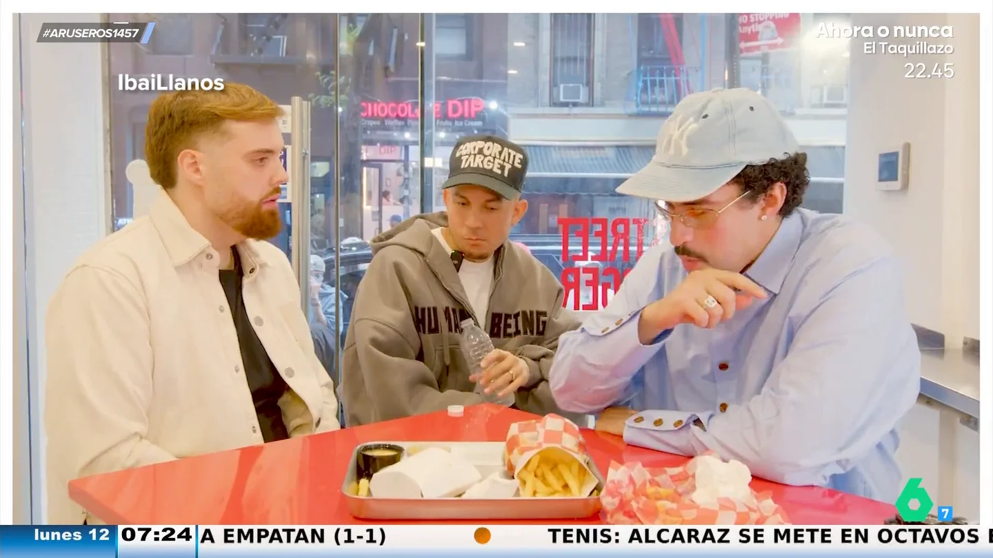 Bad Bunny pone en un aprieto a Ibai Llanos al preguntarle por el top 3 de personalidades de España: "¿Tú, al lado de David Bisbal?" Bad Bunny pone en un aprieto a Ibai Llanos al preguntarle por el top 3 de personalidades de España: "¿Tú, al lado de David Bisbal?"