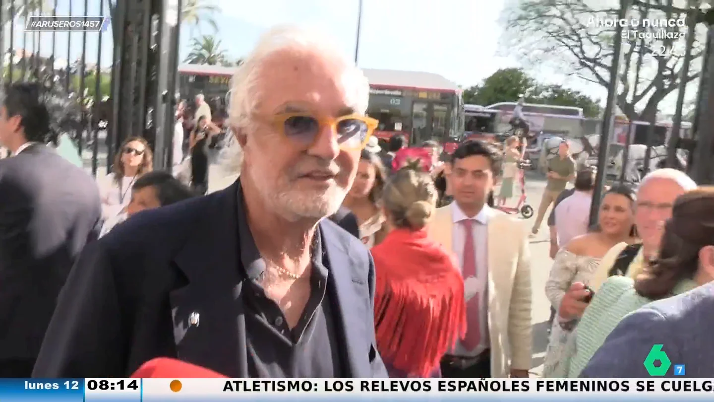 Flavio Briatore sorprende en la Feria de Sevilla acudiendo a los toros: "No sé si me gustan, es la primera vez" Flavio Briatore sorprende en la Feria de Sevilla acudiendo a los toros: "No sé si me gustan, es la primera vez"