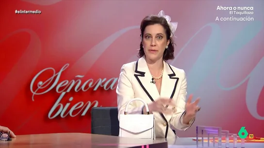 La 'señora bien' 'asiste' a la manifestación contra el Gobierno: "Sánchez ni se inmuta pero es un hijo de..." La 'ultraconservadora' afirma que la manifestación estaba "hasta la bandera", un comentario que discute Sandra Sabatés y desvela que muchos medios "publicaron fotos de otras manifestaciones" para simular que había más gente.