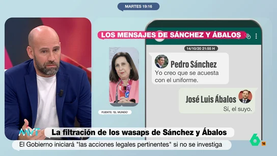 Gonzalo Miró: "Es muy peligroso para la democracia que se filtren mensajes privados del presidente del Gobierno y no pase nada" Gonzalo Miró expresa su perplejidad ante la filtración de los mensajes entre Sánchez y Ábalos y asegura que, si el exministro o Koldo están detrás, "se equivocan" al pensar que el presidente puede hacer algo con sus problemas con la justicia.