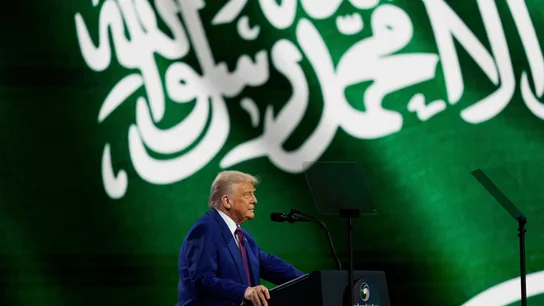 El presidente de Estados Unidos (EEUU), Donald Trump, interviene en el foro EEUU-Arabia Saudí en Riad, este martes. El presidente de Estados Unidos (EEUU), Donald Trump, interviene en el foro EEUU-Arabia Saudí en Riad, este martes.