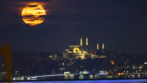 Luna de las Flores en Turquía Luna de las Flores en Turquía