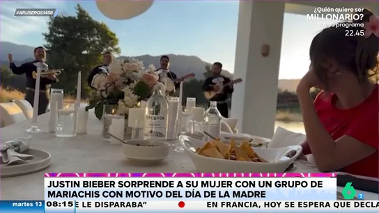 Justin Bieber sorprende a Hailey Bieber con mariachis para celebrar el Día de la Madre mientras desayunan Justin Bieber sorprende a Hailey Bieber con mariachis para celebrar el Día de la Madre mientras desayunan